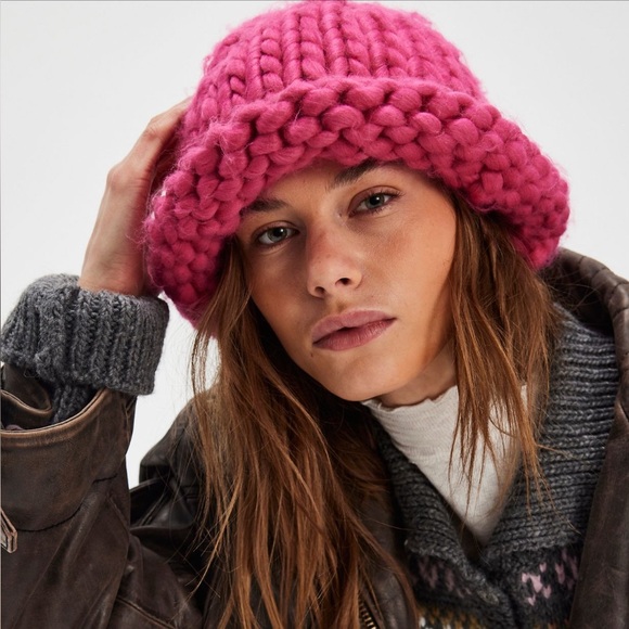 Free People x Wyeth Chunky Knit Beanie in Pink NWT - Picture 1 of 10